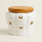 Close-up of Glossy Ceramic Finish and Bamboo Lid